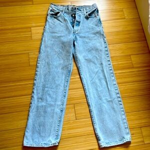 Levi’s Ribcage Straight Ankle Jeans.